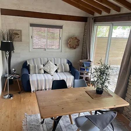 La Chambre Haute, sa kitchenette, son spa et son jardin à Nîmes-2