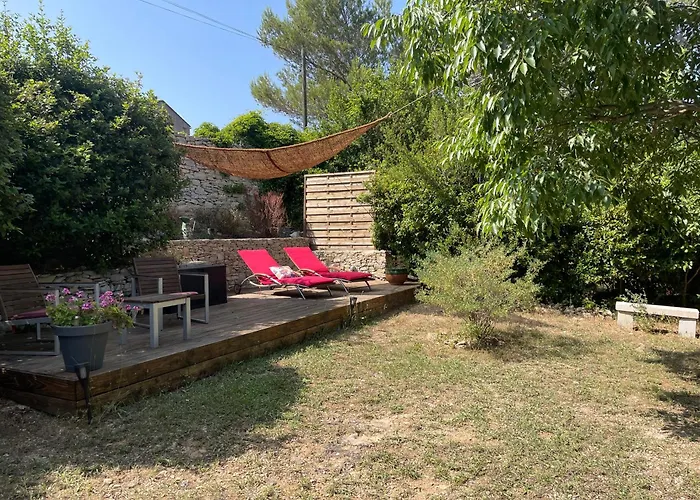 La Chambre Haute, son spa et son jardin à Nîmes