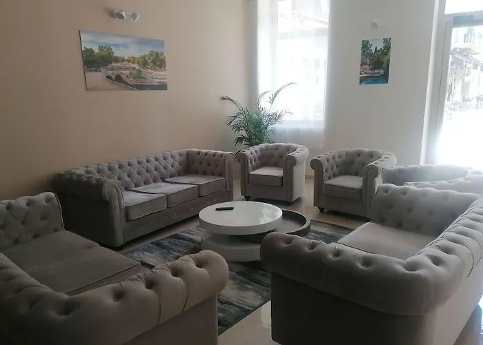 Square Hotel