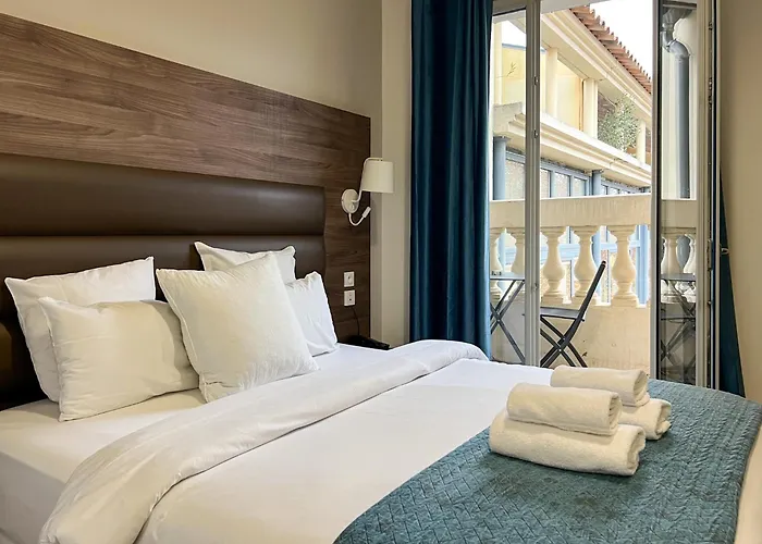 Square Hotel